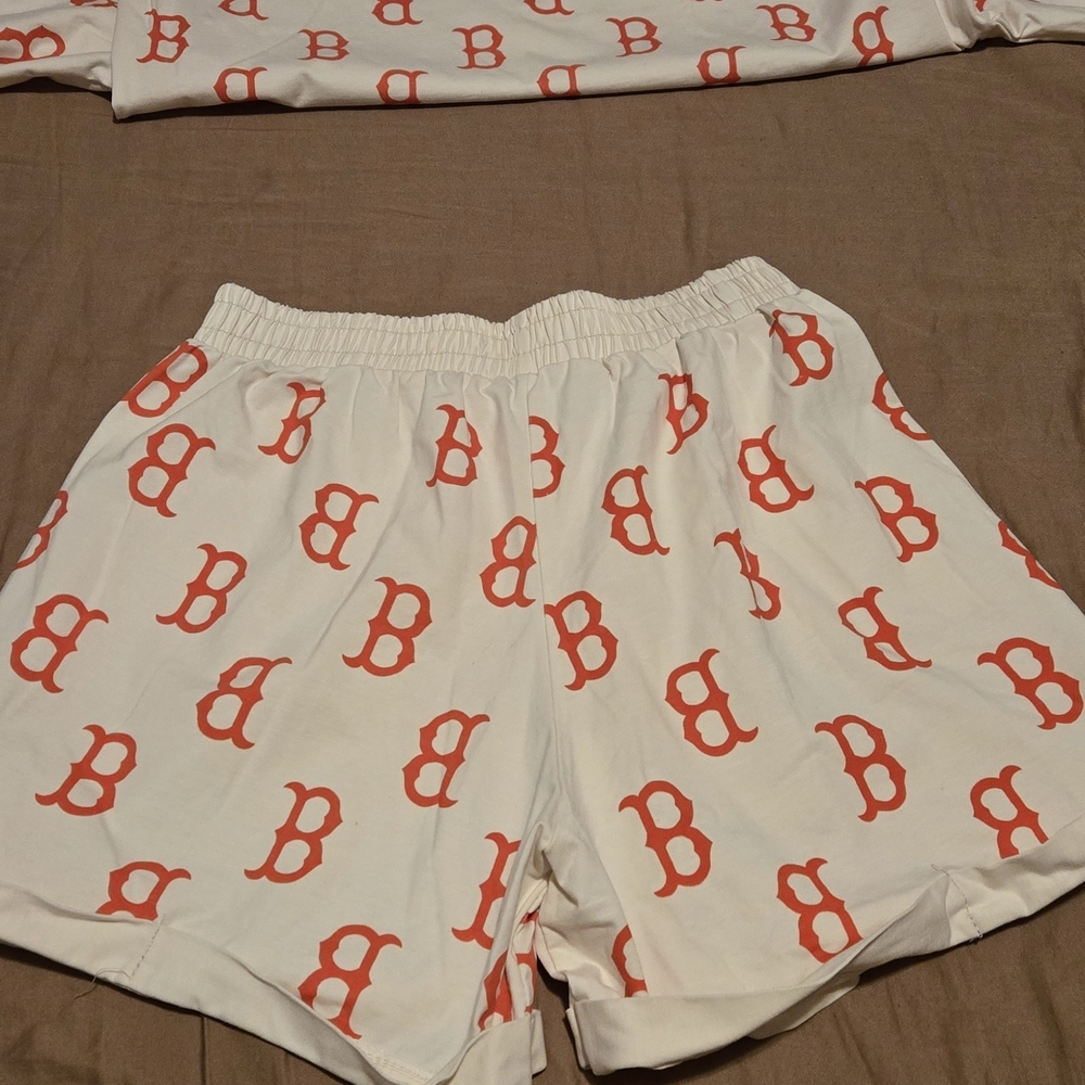 Cream T-shirt And Short Set with Red Logo Boston Red Pattern - Picture 4 of 10